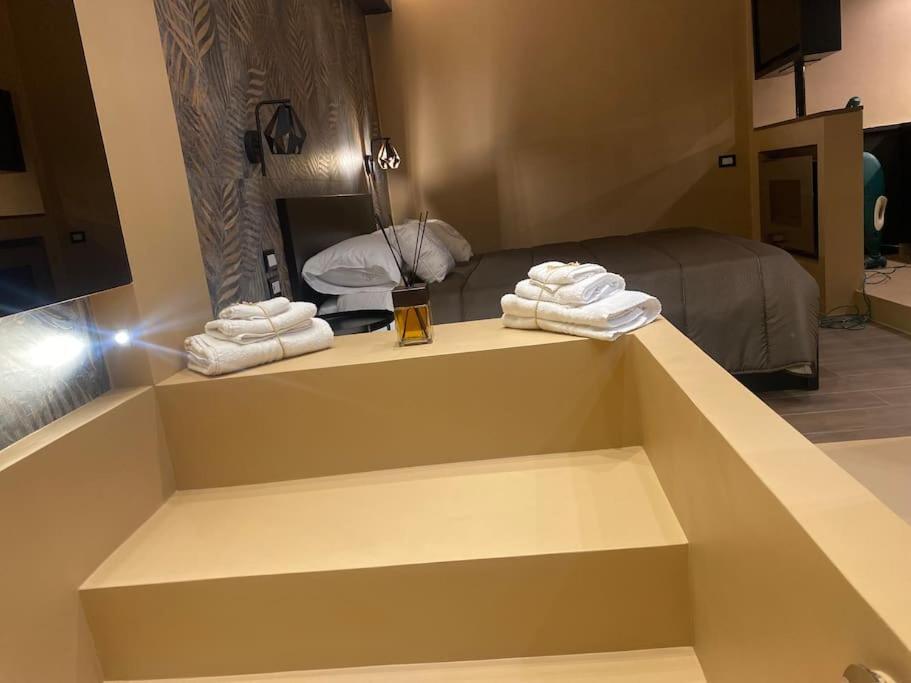 Montesantogroup Suite House Nel Centro Di Napoli ภายนอก รูปภาพ