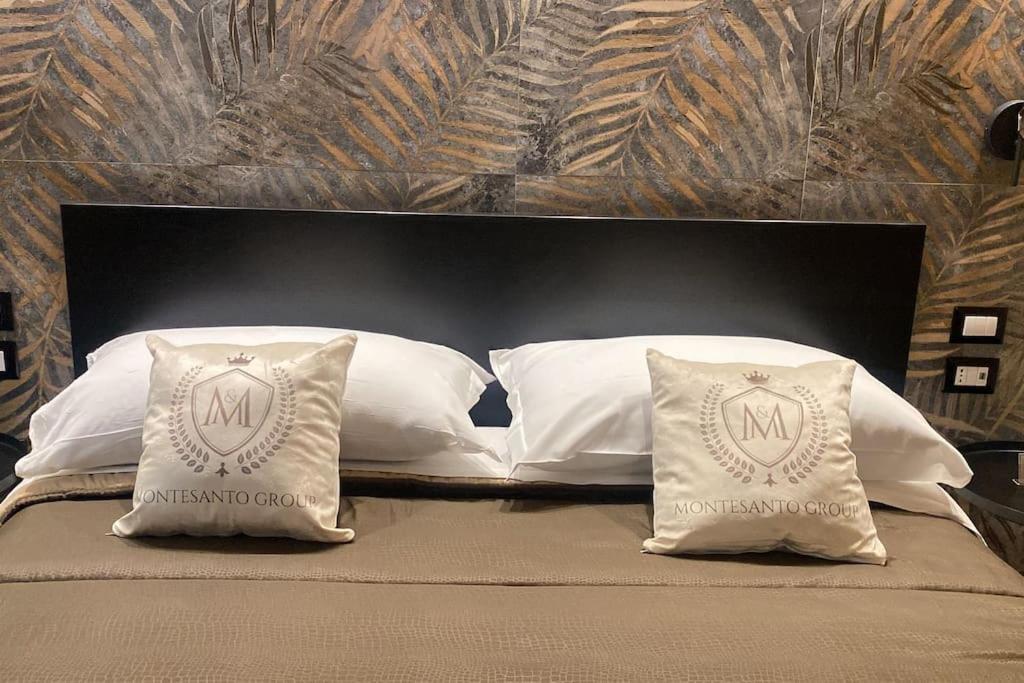 Montesantogroup Suite House Nel Centro Di Napoli ภายนอก รูปภาพ