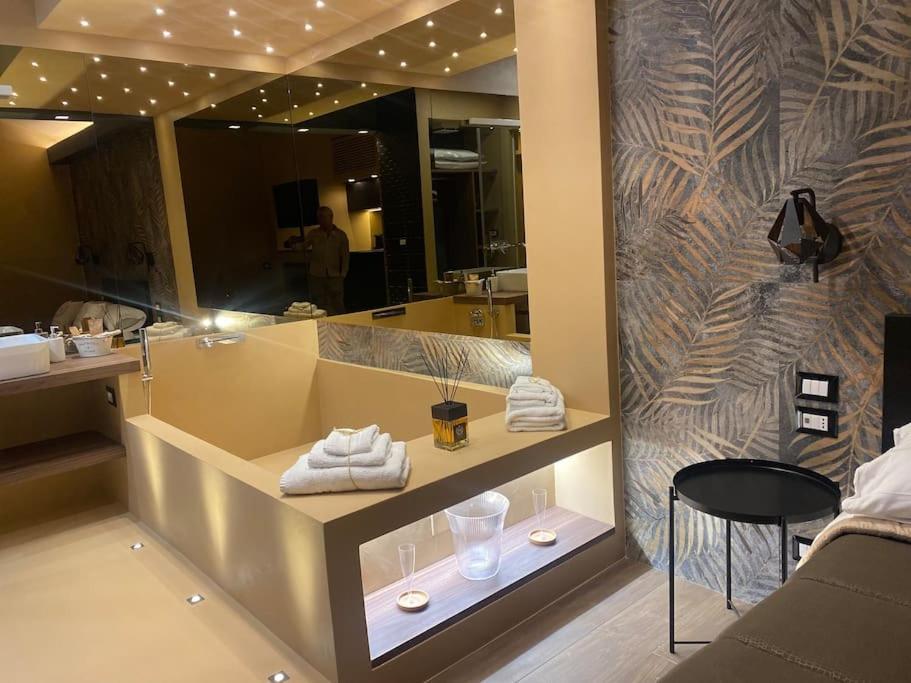 Montesantogroup Suite House Nel Centro Di Napoli ภายนอก รูปภาพ