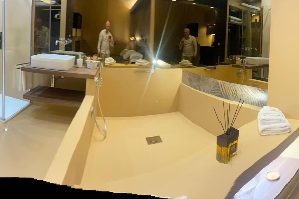 Montesantogroup Suite House Nel Centro Di Napoli ภายนอก รูปภาพ